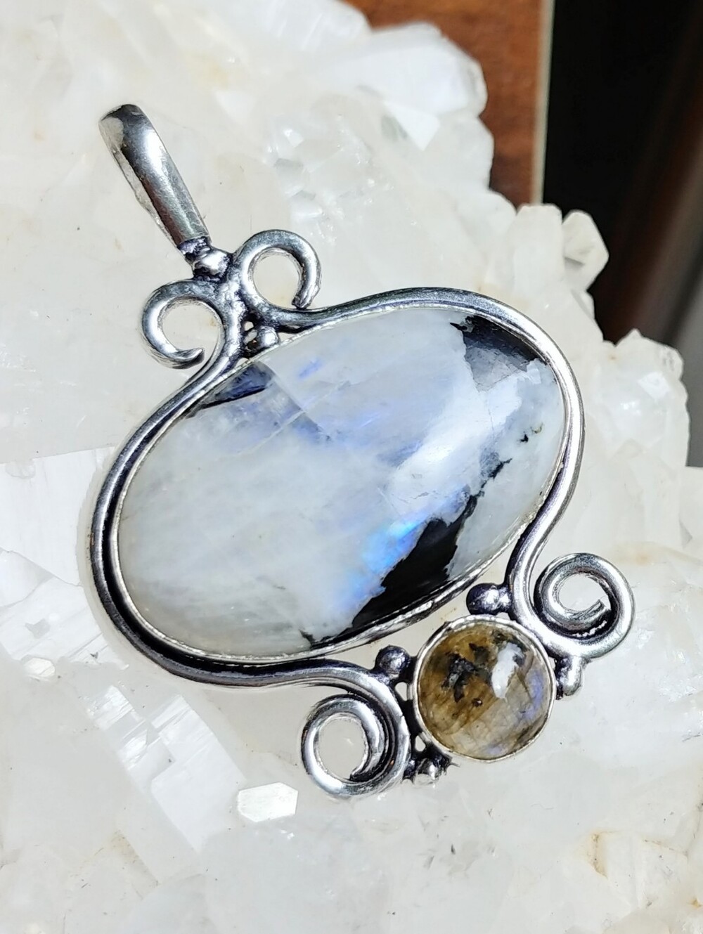 NWOT Stunning Natural Rainbow Moonstone & Labradorite Gemstone Statement Pendant
